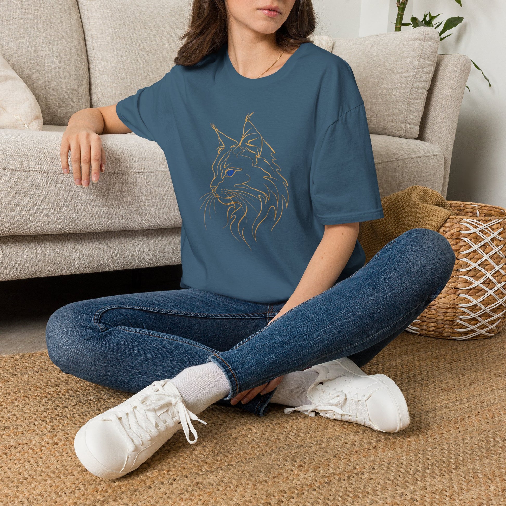 Sapphire Maine Coon single-line art with sapphire blue gem eye — Gold Gecko Co. Line & Gold collection (Dark)