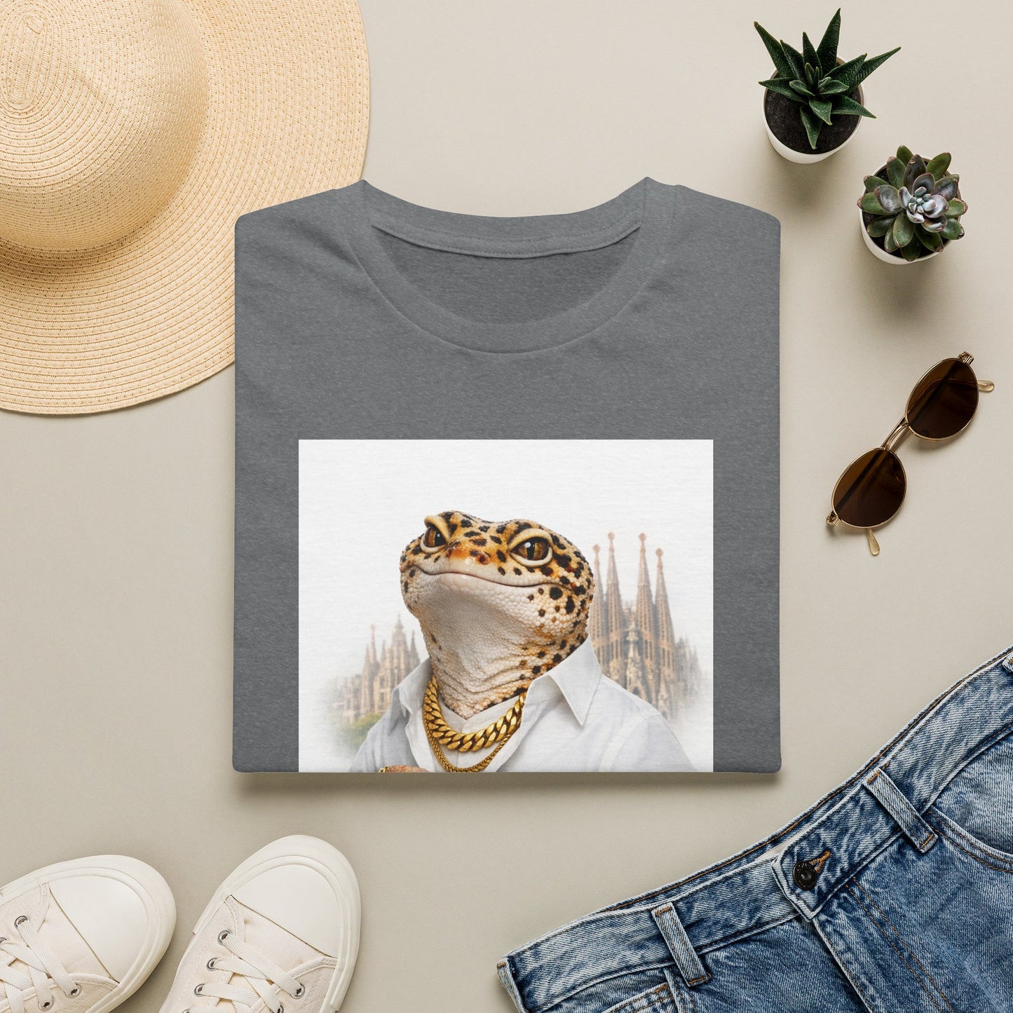Gold Gecko Co.™ | Sagrada Familia | Day Gecko | Comfort Colors 6500