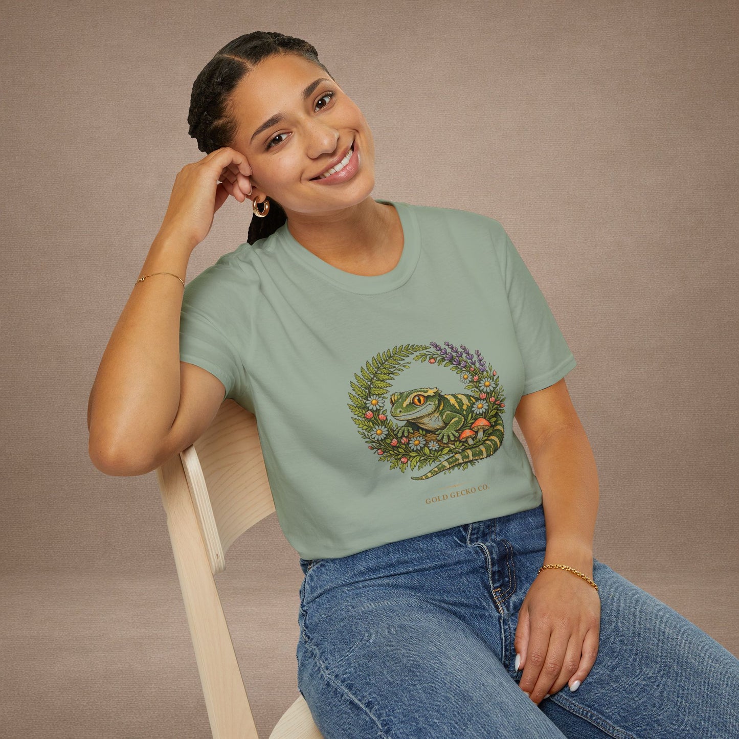 Garden Gecko leopard gecko t-shirt with botanical ferns, mushrooms, and daisies — Gold Gecko Co. cottagecore collection