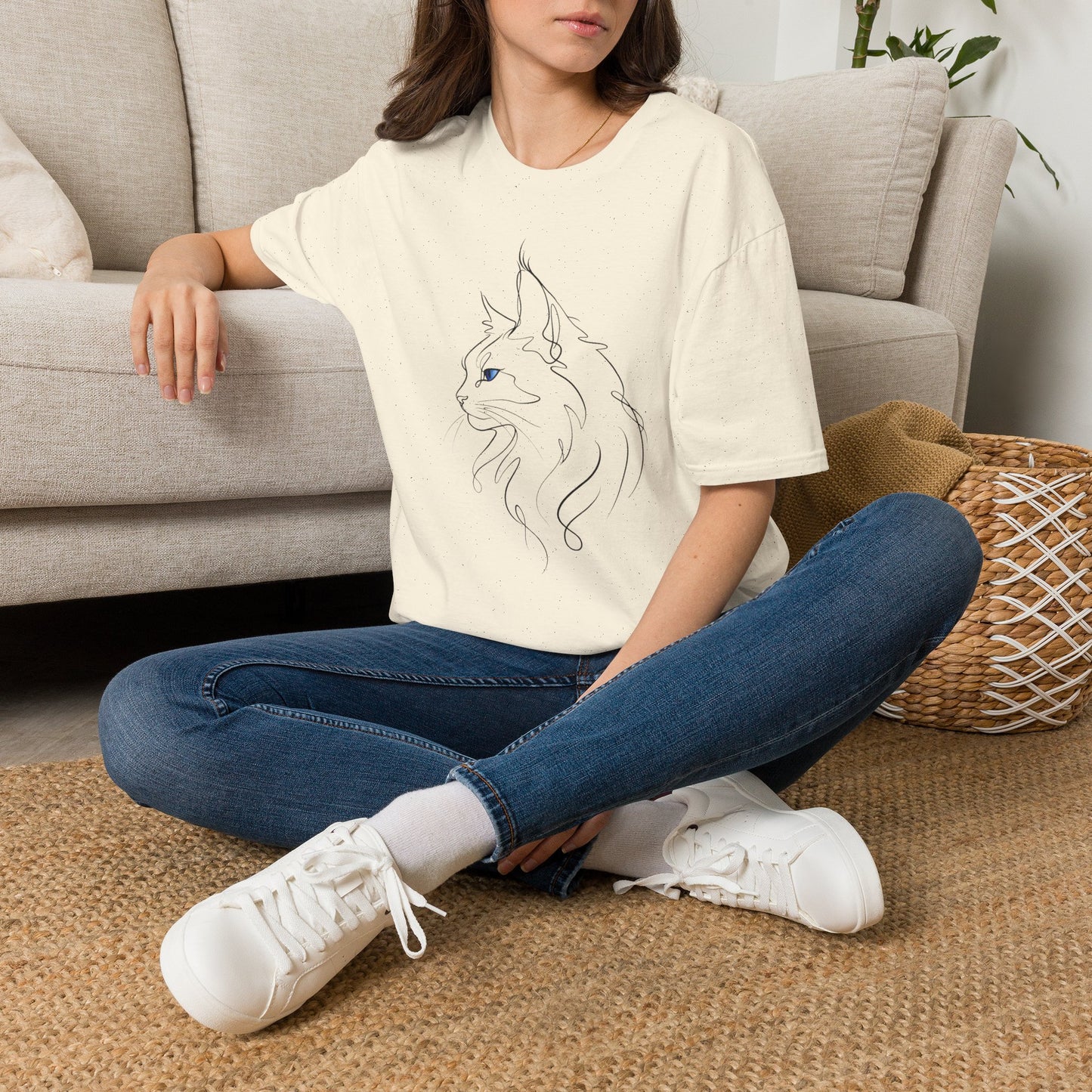Sapphire Maine Coon single-line art with sapphire blue gem eye — Gold Gecko Co. Line & Gold collection (Light)
